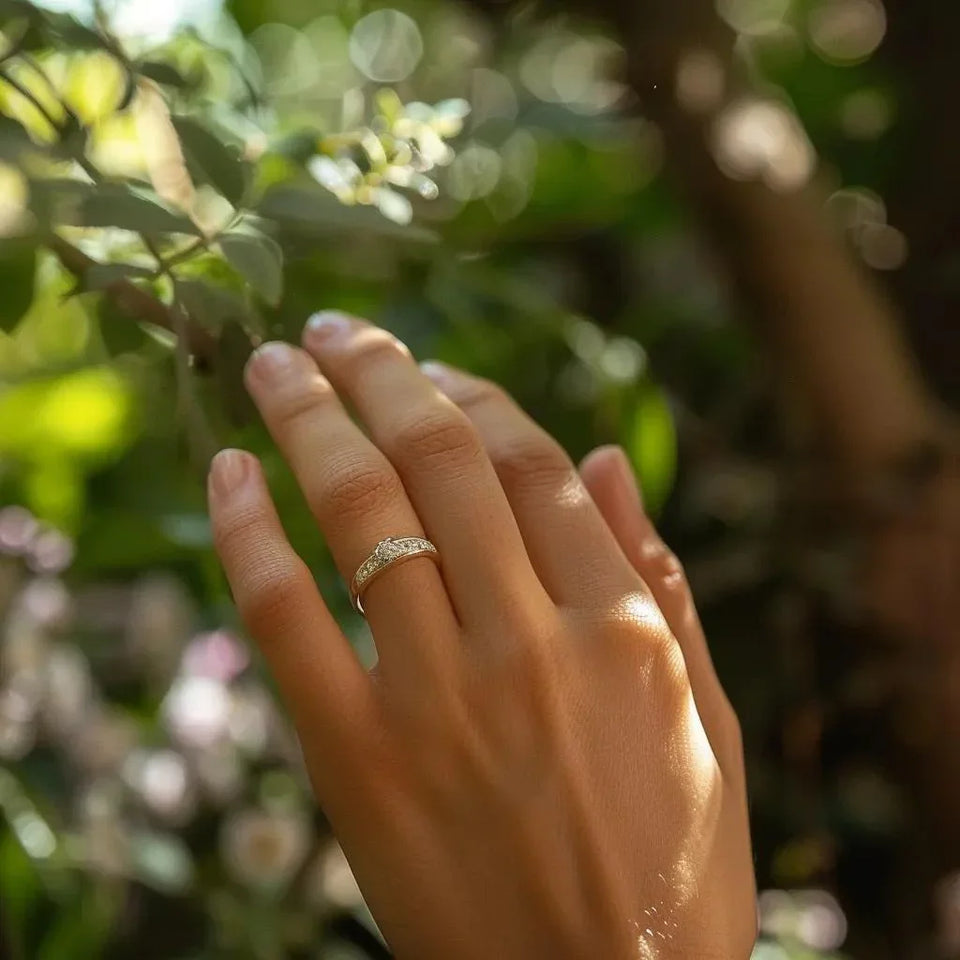 How Seasonal Changes Affect Your Ring Fit - Larson Jewelers