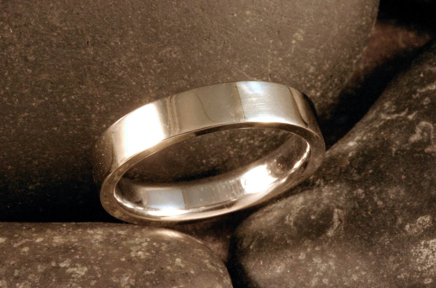 Comfort Fit vs Standard Fit: Which Ring Suits You Best? - Larson Jewelers