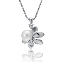 Flower Necklace with White Pearl