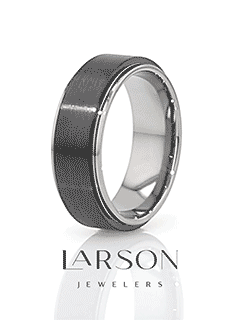 Product video showcasing the OAKLAND 8 mm tungsten carbide ring with raised brushed black ceramic center